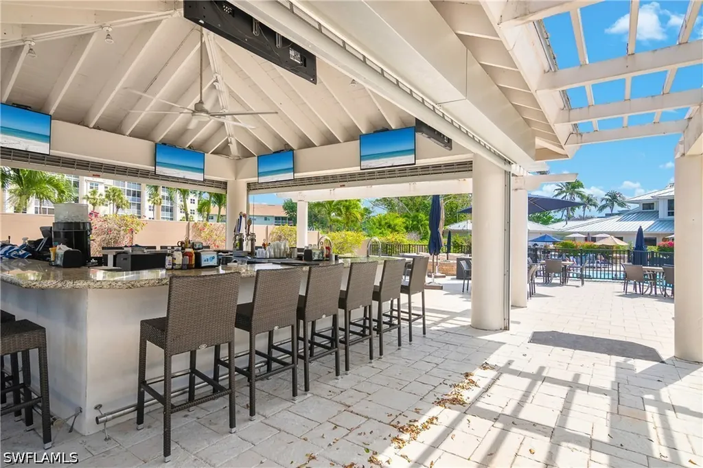 425 Cove Tower Drive Naples FL 34110