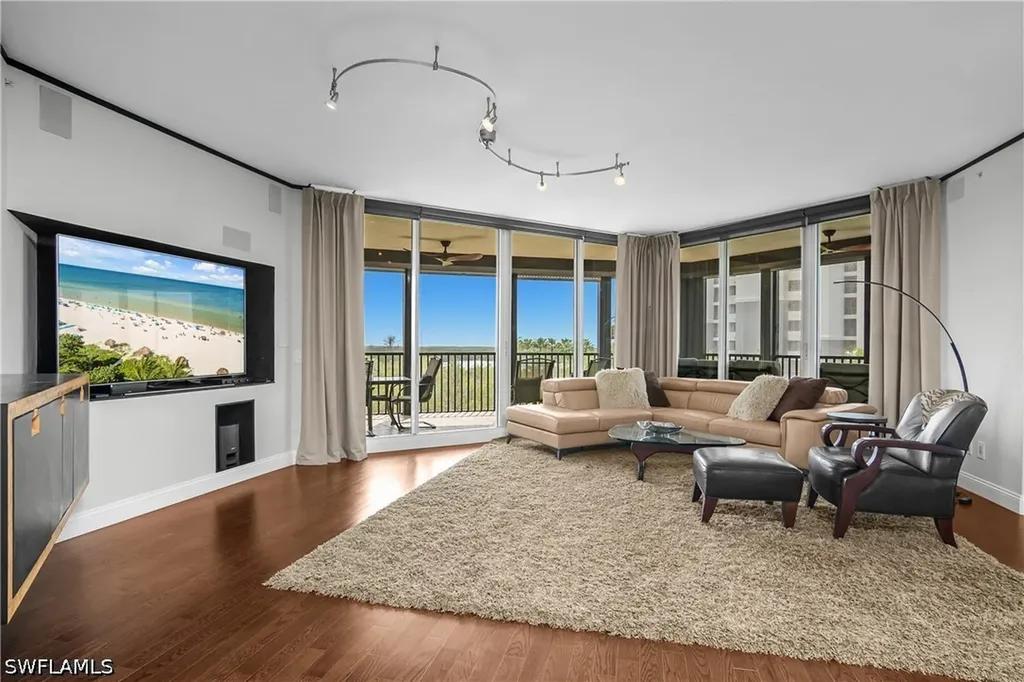 425 Cove Tower Drive Naples FL 34110