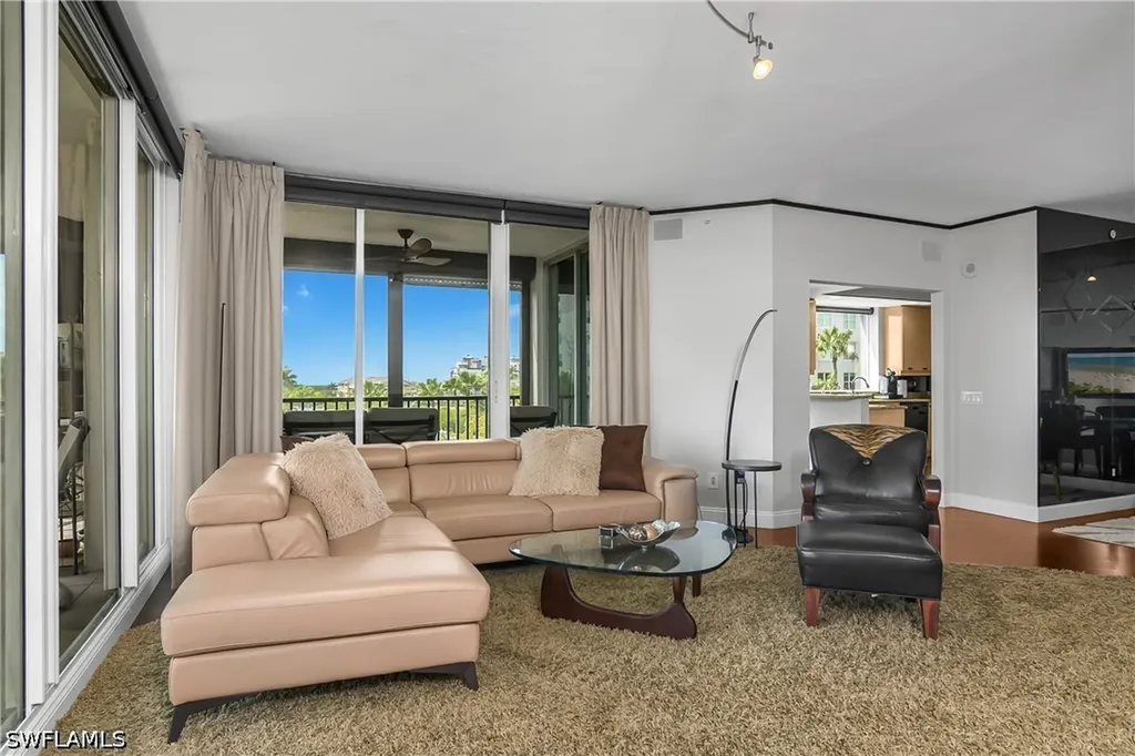425 Cove Tower Drive Naples FL 34110