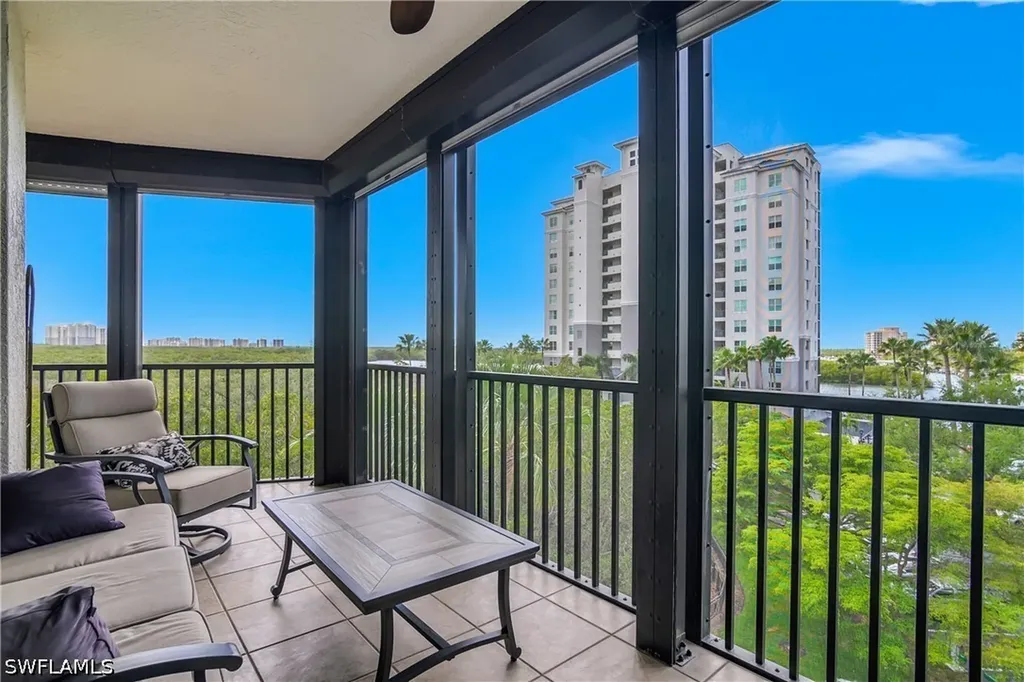 425 Cove Tower Drive Naples FL 34110