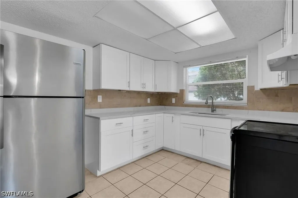421/423 SE 24th Avenue Cape Coral FL 33990