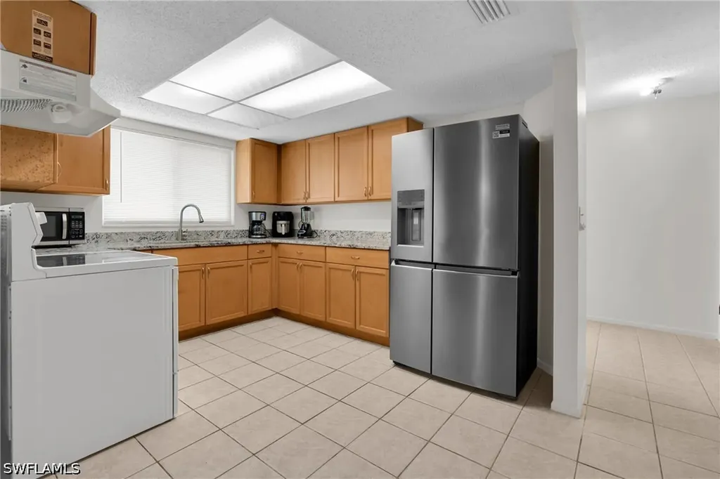 421/423 SE 24th Avenue Cape Coral FL 33990
