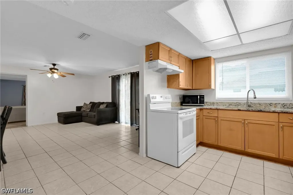 421/423 SE 24th Avenue Cape Coral FL 33990