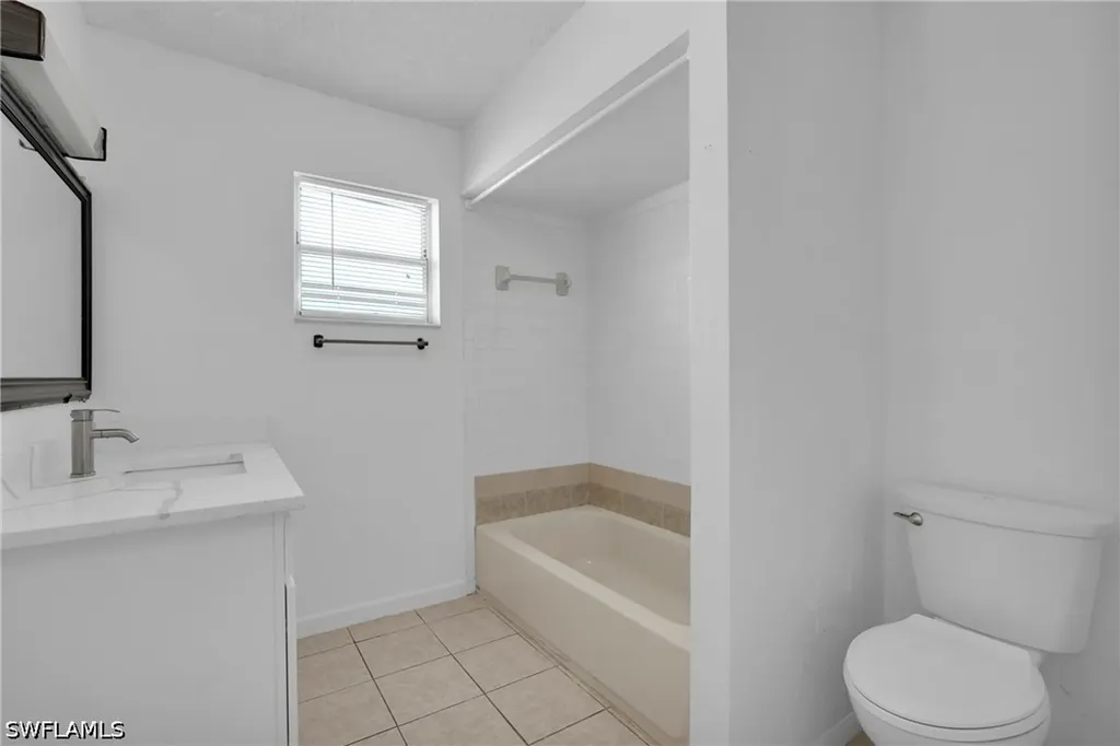421/423 SE 24th Avenue Cape Coral FL 33990