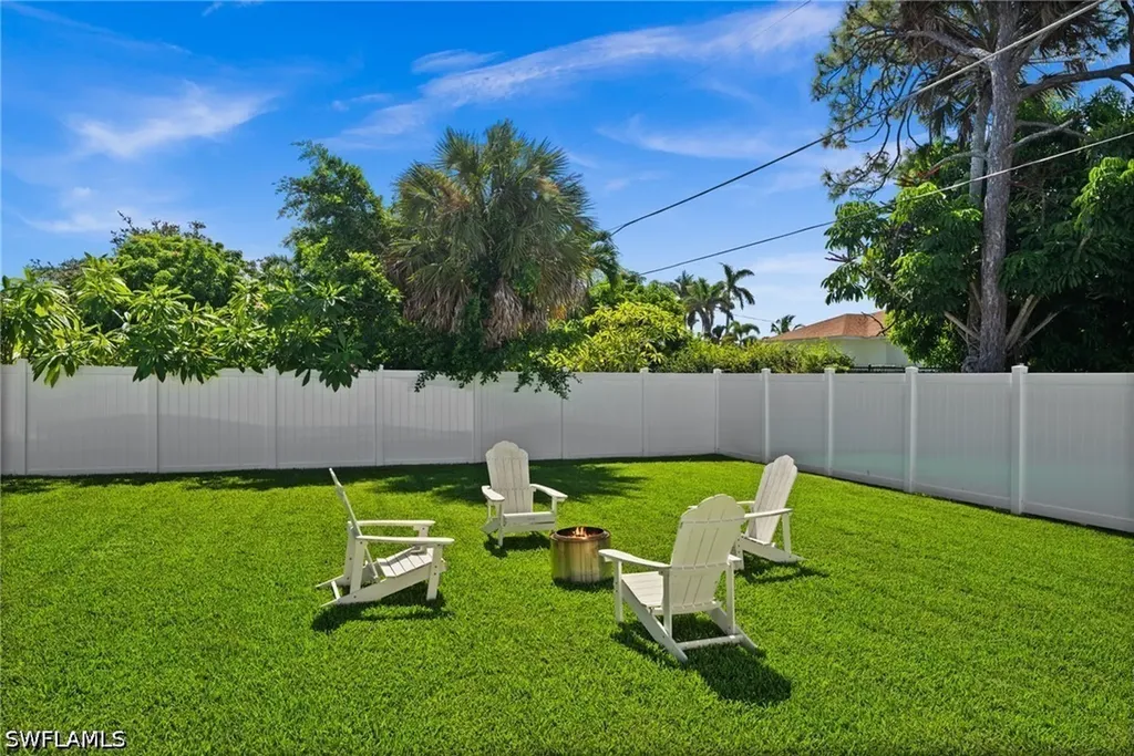 738 95th Avenue N Naples FL 34108