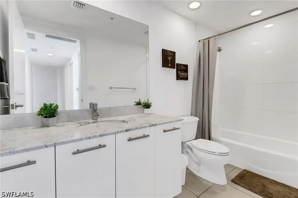 3000 Oasis Grand Boulevard Fort Myers FL 33916