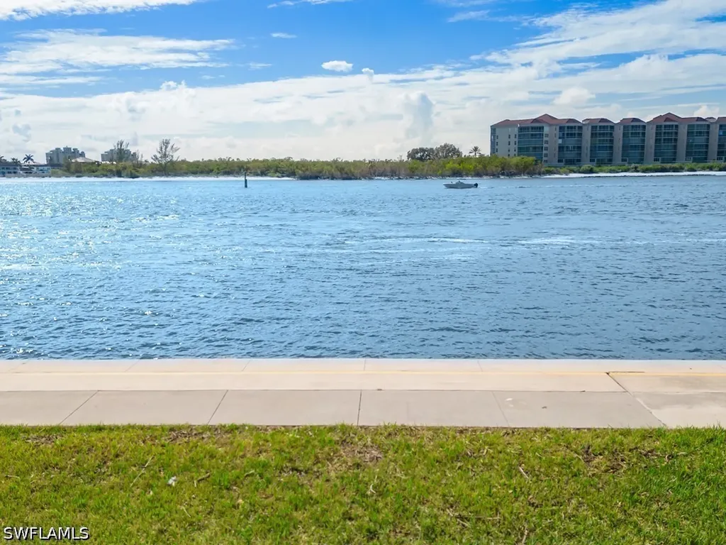 232 La Peninsula Boulevard Naples FL 34113