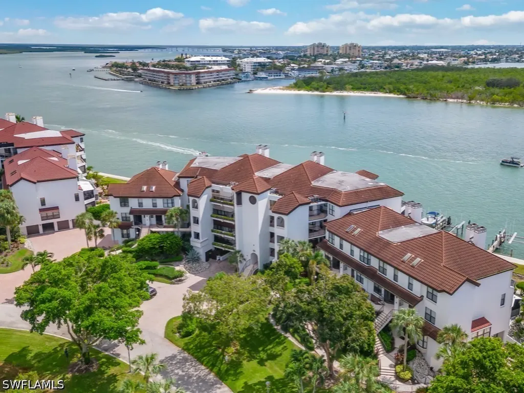 232 La Peninsula Boulevard Naples FL 34113