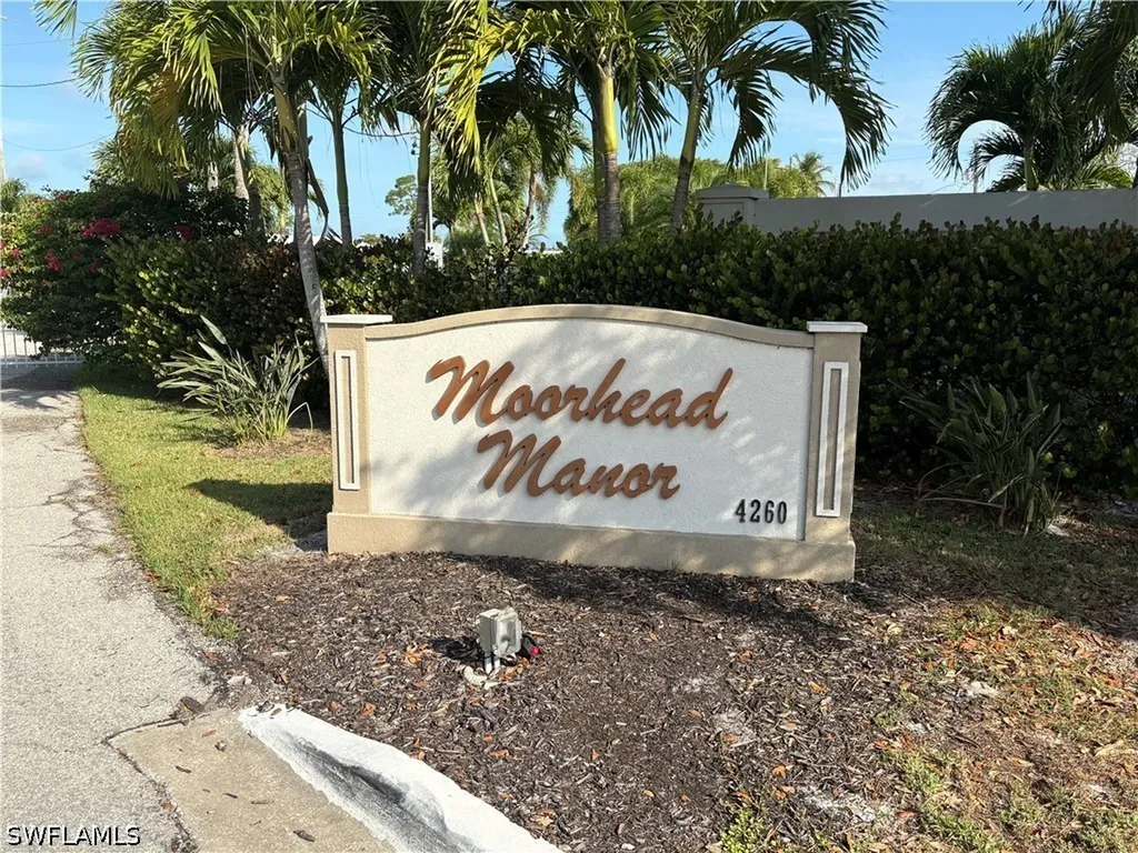 55 Moorhead Manor Naples FL 34112