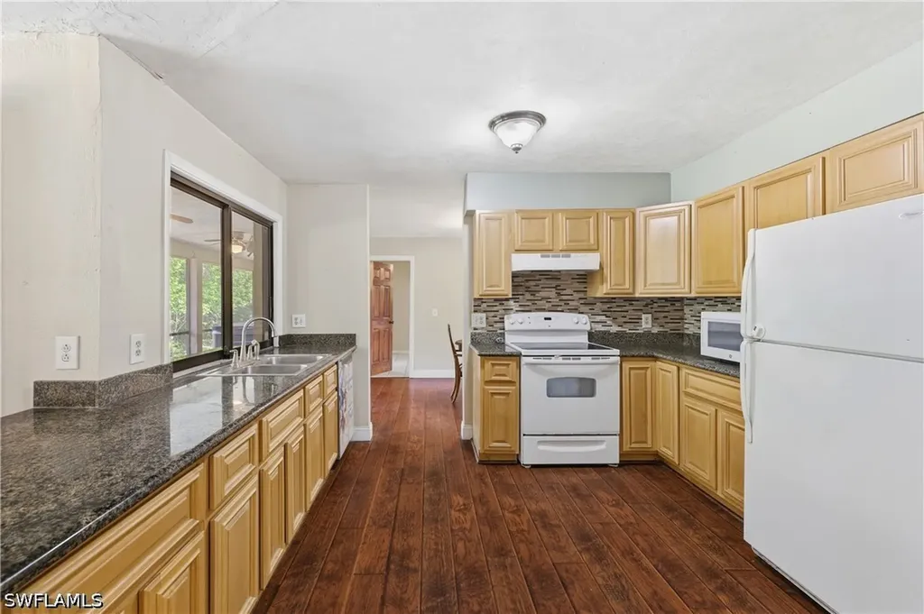 5681 Bur Oaks Lane Naples FL 34119