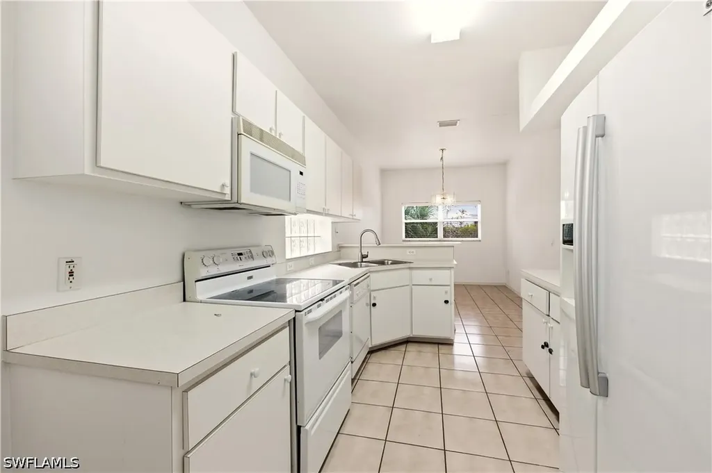 10707 Pearl Bay Circle Estero FL 33928