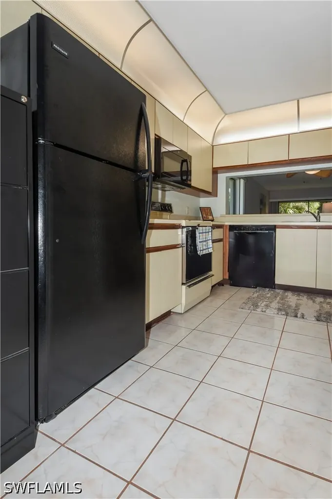 1203 Commonwealth Circle Naples FL 34116