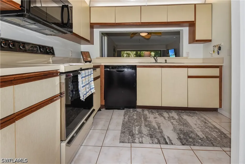 1203 Commonwealth Circle Naples FL 34116