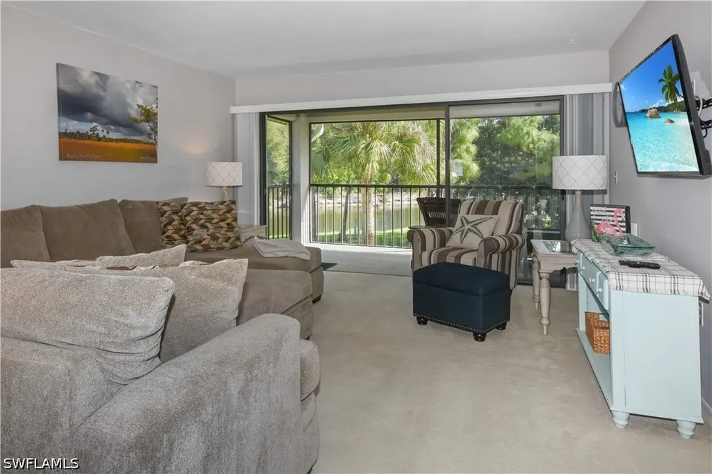 1203 Commonwealth Circle Naples FL 34116