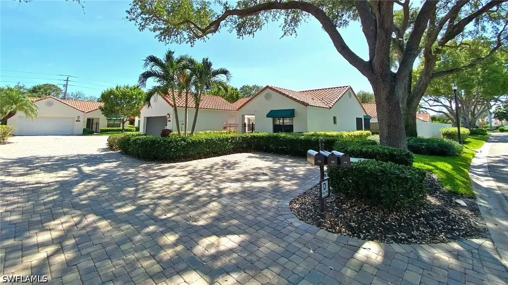 718 Reef Point Circle Naples FL 34108