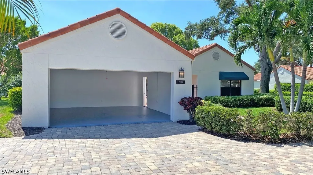 718 Reef Point Circle Naples FL 34108