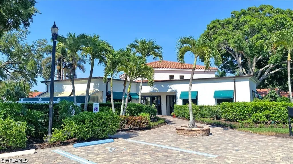 718 Reef Point Circle Naples FL 34108