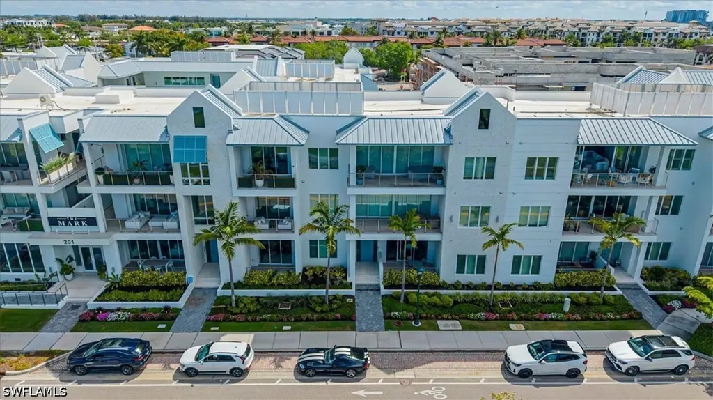 201 8th Street S Naples FL 34102