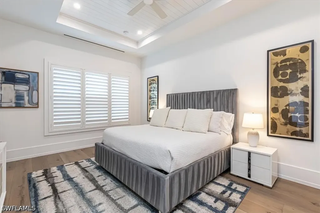 201 8th Street S Naples FL 34102