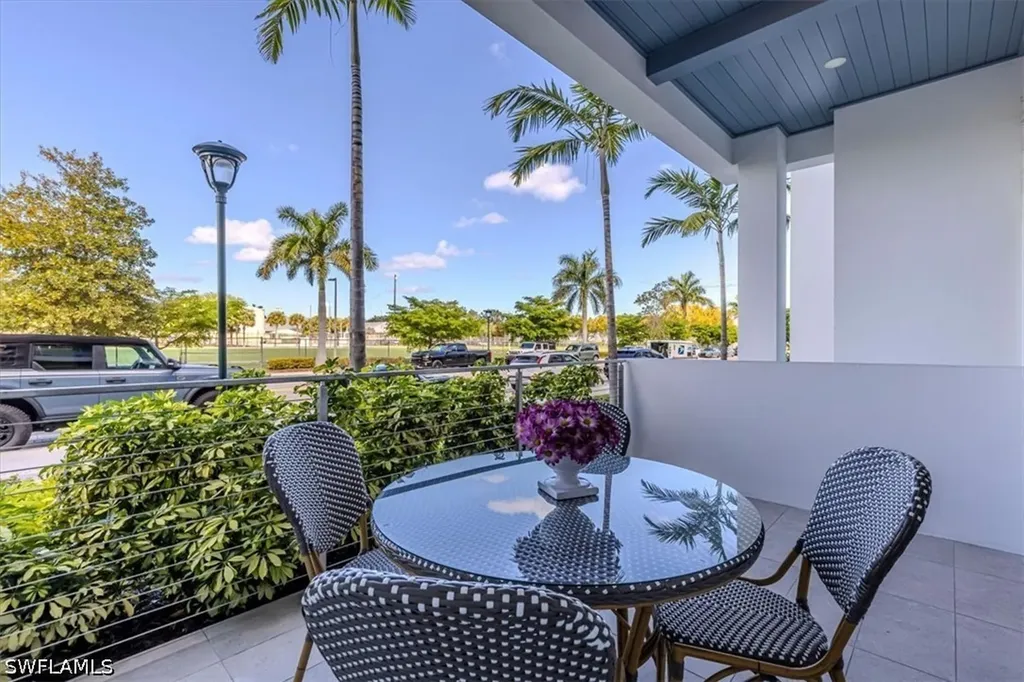 201 8th Street S Naples FL 34102