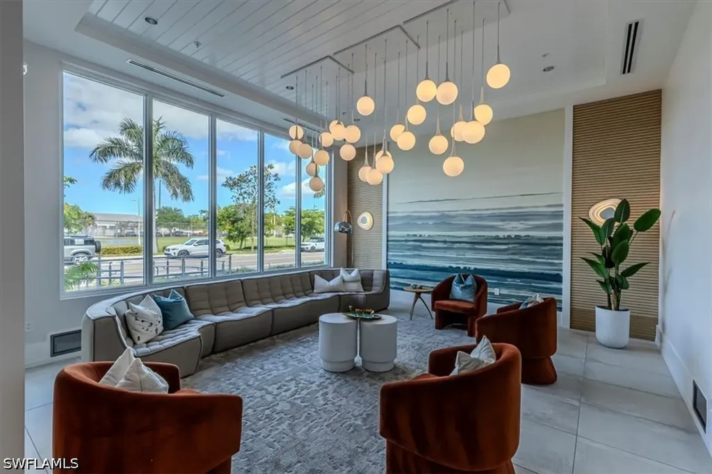 201 8th Street S Naples FL 34102