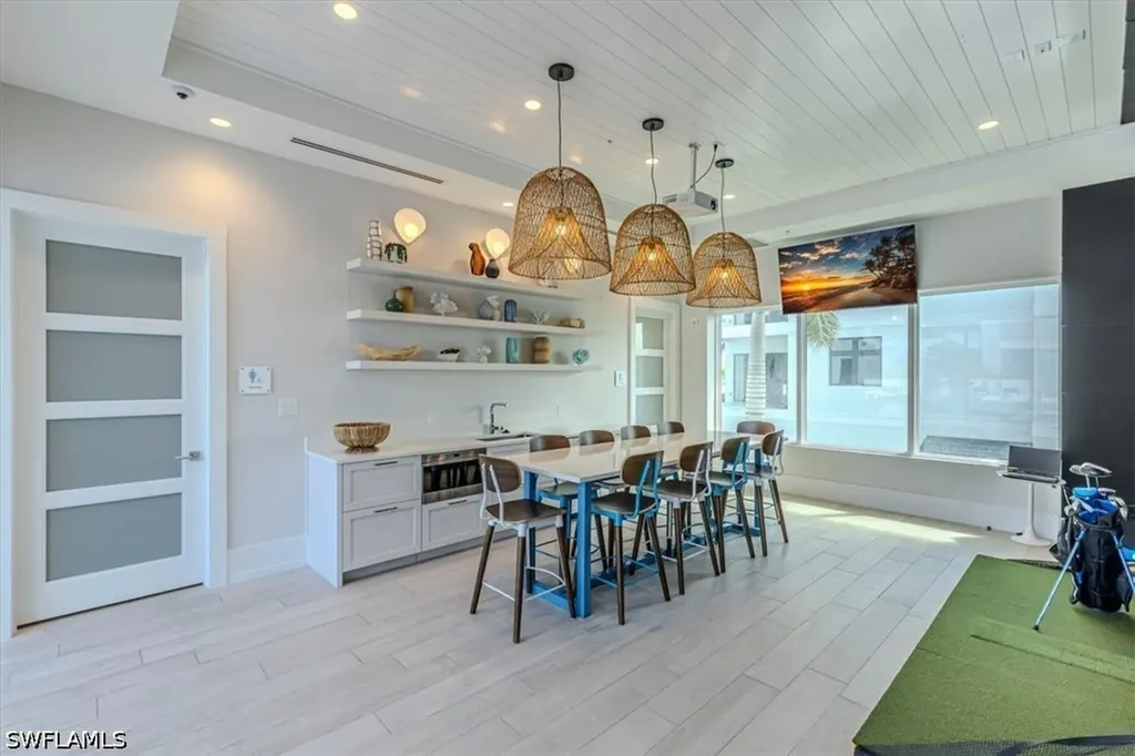201 8th Street S Naples FL 34102