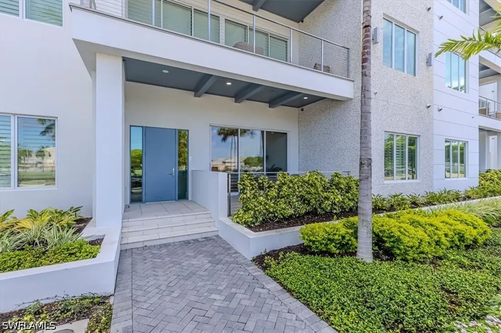 201 8th Street S Naples FL 34102