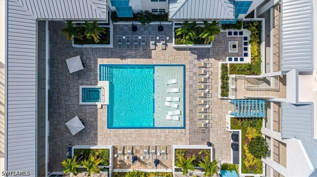 201 8th Street S Naples FL 34102