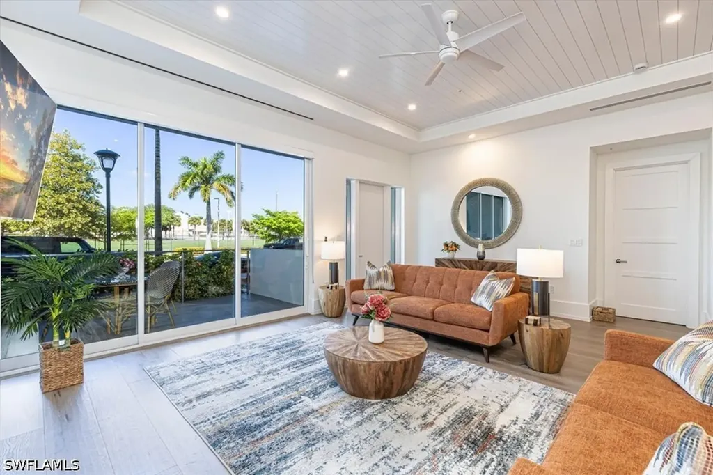 201 8th Street S Naples FL 34102