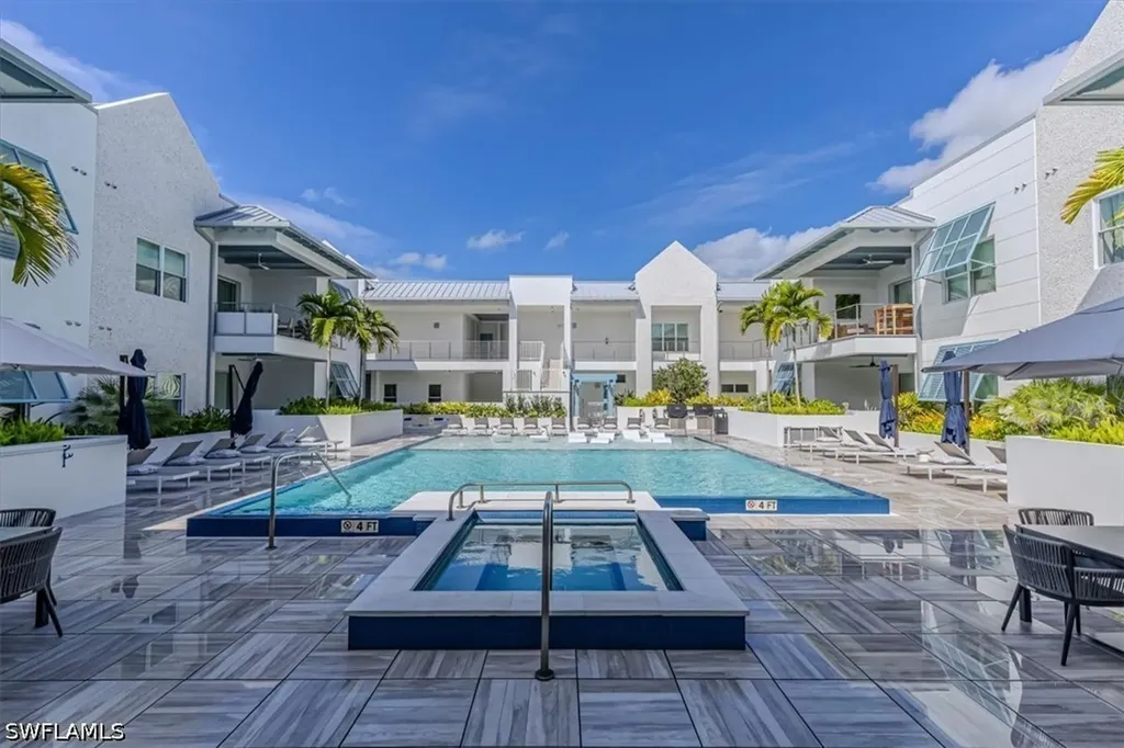 201 8th Street S Naples FL 34102