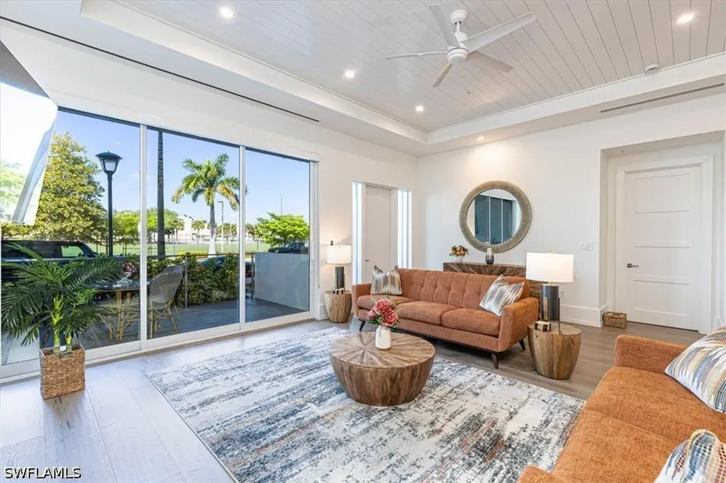201 8th Street S Naples FL 34102