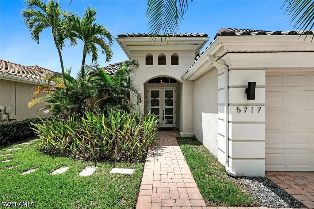 5717 Lago Villaggio Way Naples FL 34104