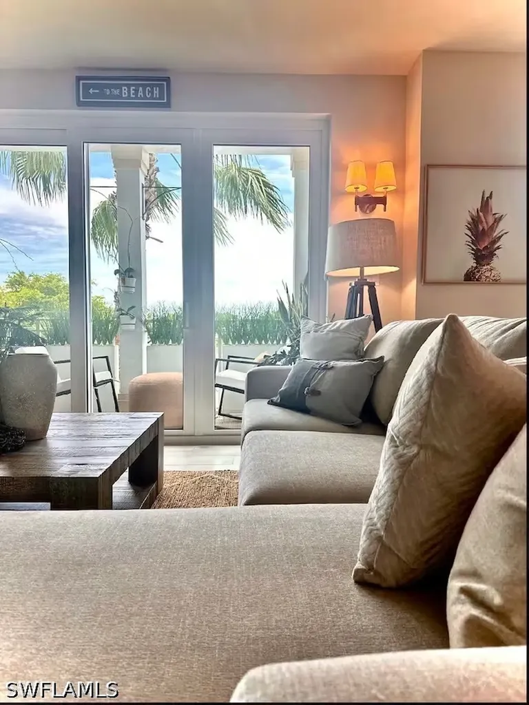 365 5th Avenue S Naples FL 34102