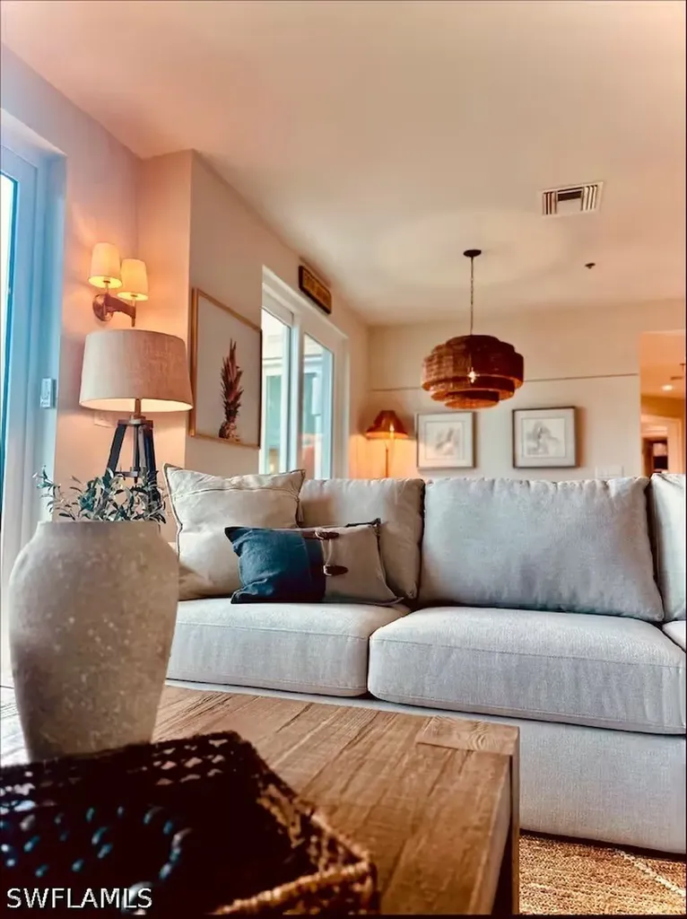 365 5th Avenue S Naples FL 34102