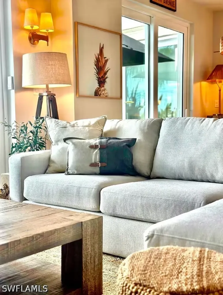 365 5th Avenue S Naples FL 34102