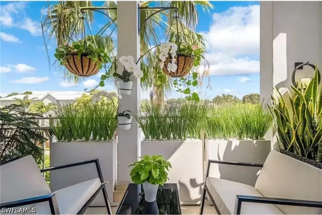 365 5th Avenue S Naples FL 34102