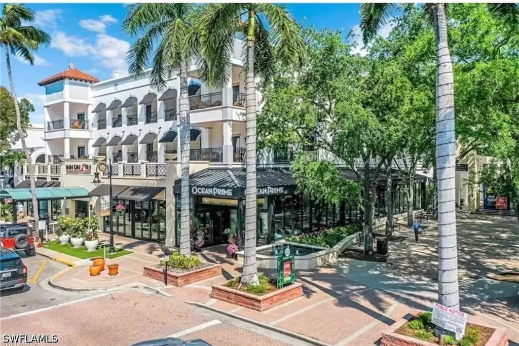 365 5th Avenue S Naples FL 34102