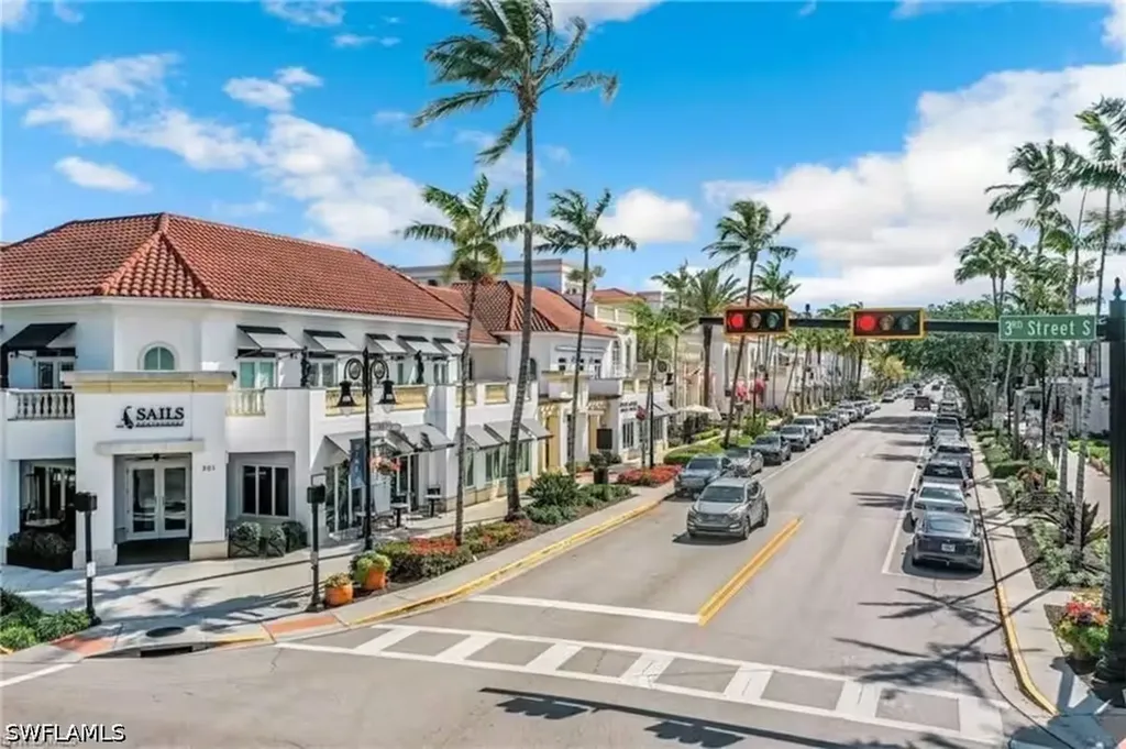 365 5th Avenue S Naples FL 34102