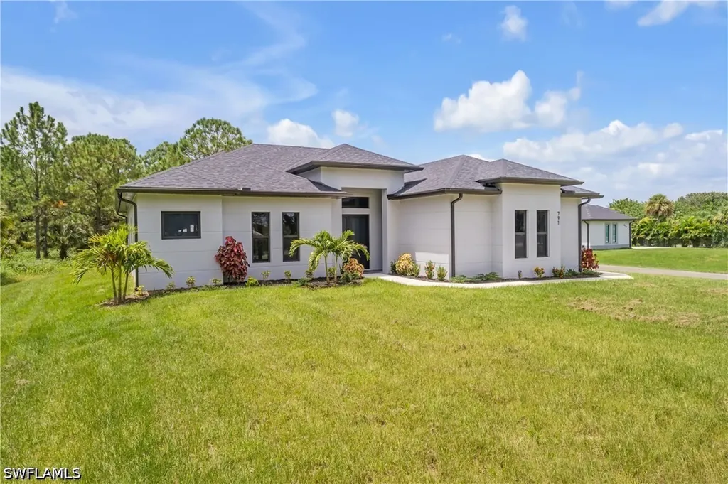 791 14th Street NE Naples FL 34120