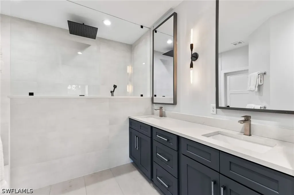5080 Yacht Harbor Circle Naples FL 34112