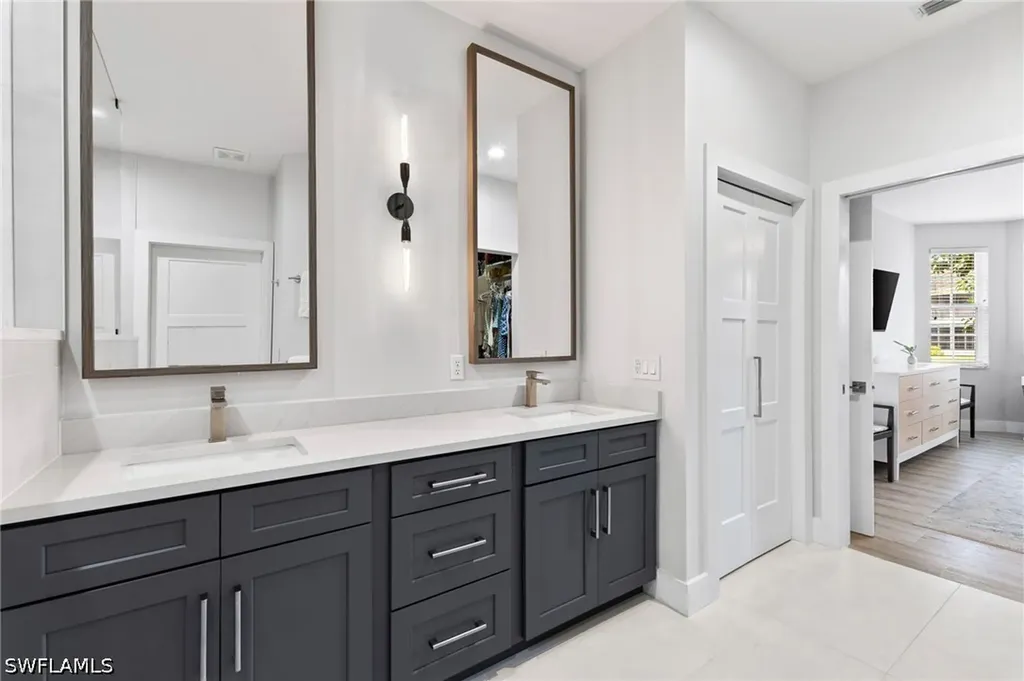 5080 Yacht Harbor Circle Naples FL 34112