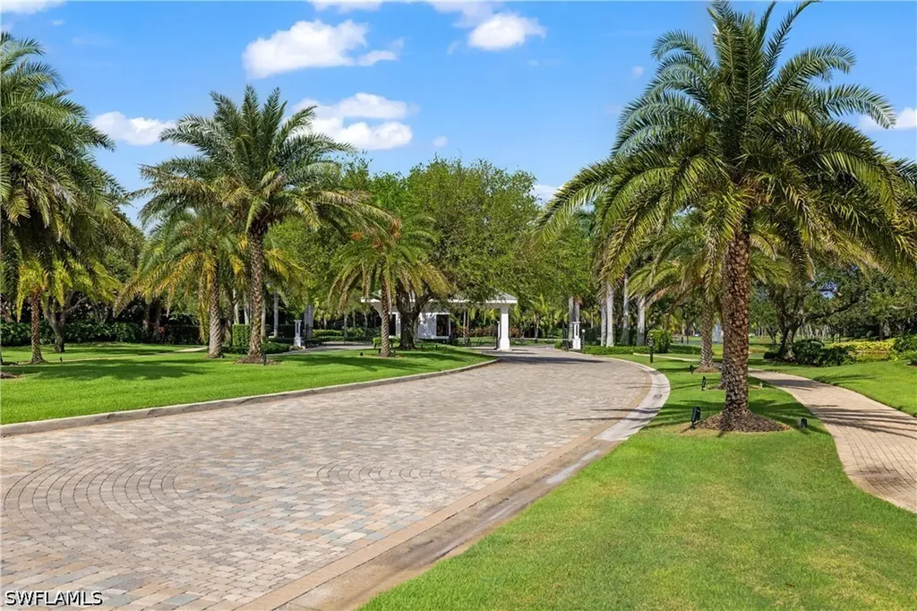 5080 Yacht Harbor Circle Naples FL 34112