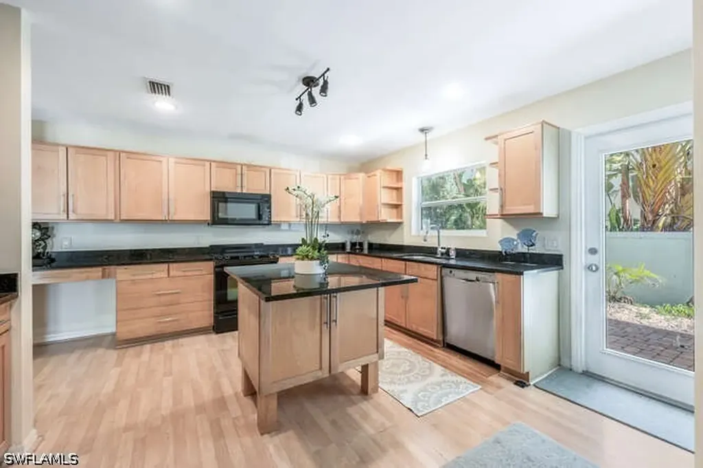 778 Broad Court S Naples FL 34102