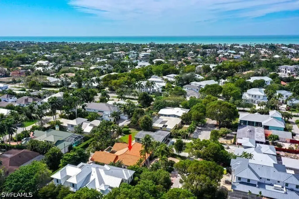 778 Broad Court S Naples FL 34102