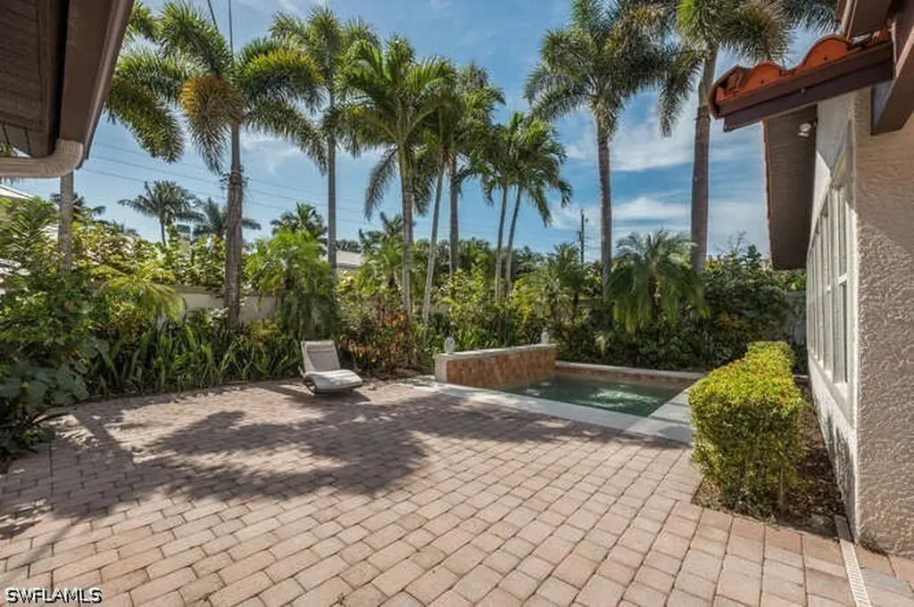 778 Broad Court S Naples FL 34102