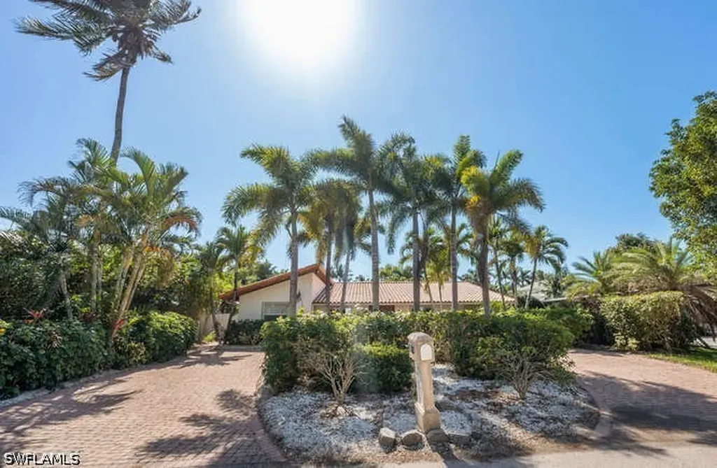 778 Broad Court S Naples FL 34102