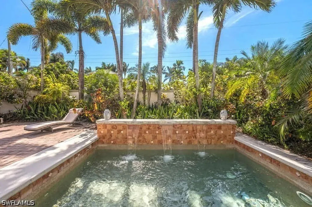 778 Broad Court S Naples FL 34102
