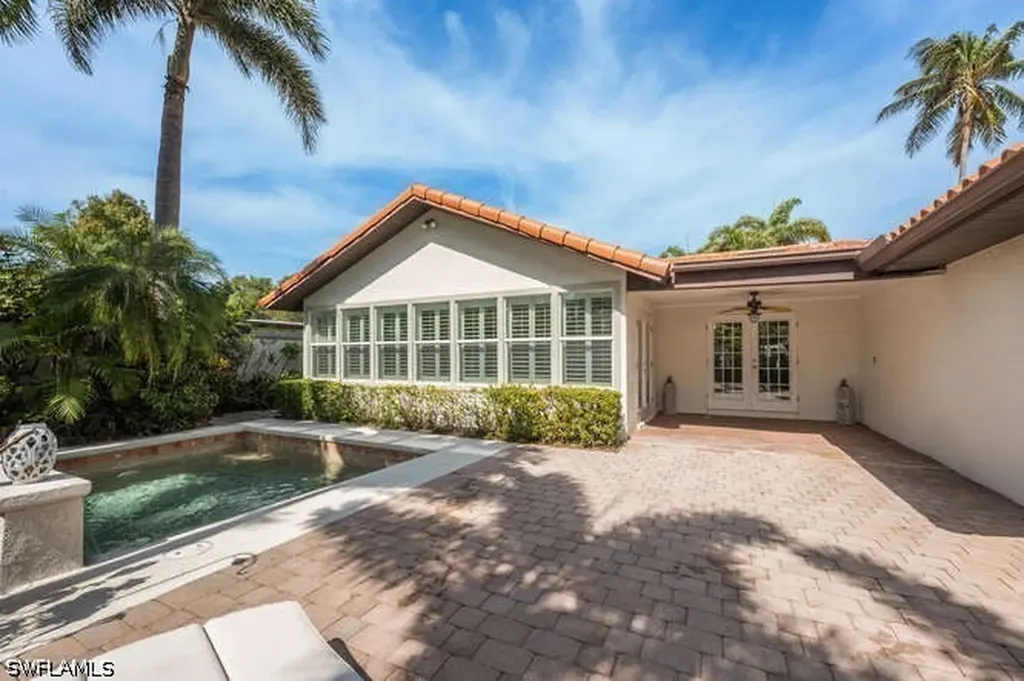 778 Broad Court S Naples FL 34102