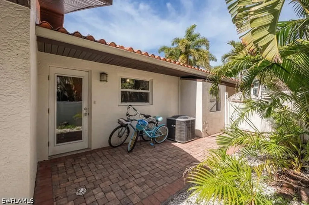 778 Broad Court S Naples FL 34102