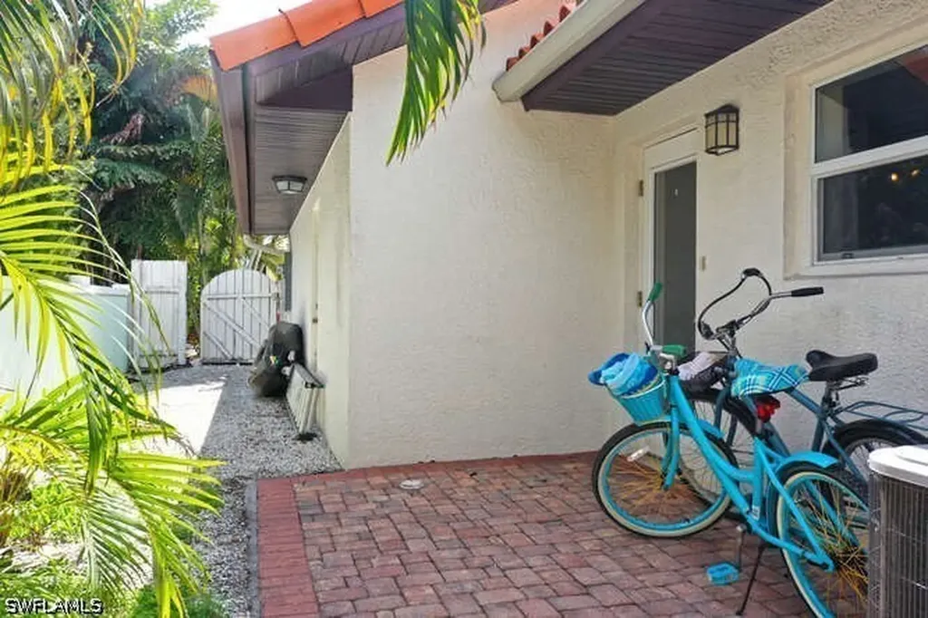 778 Broad Court S Naples FL 34102